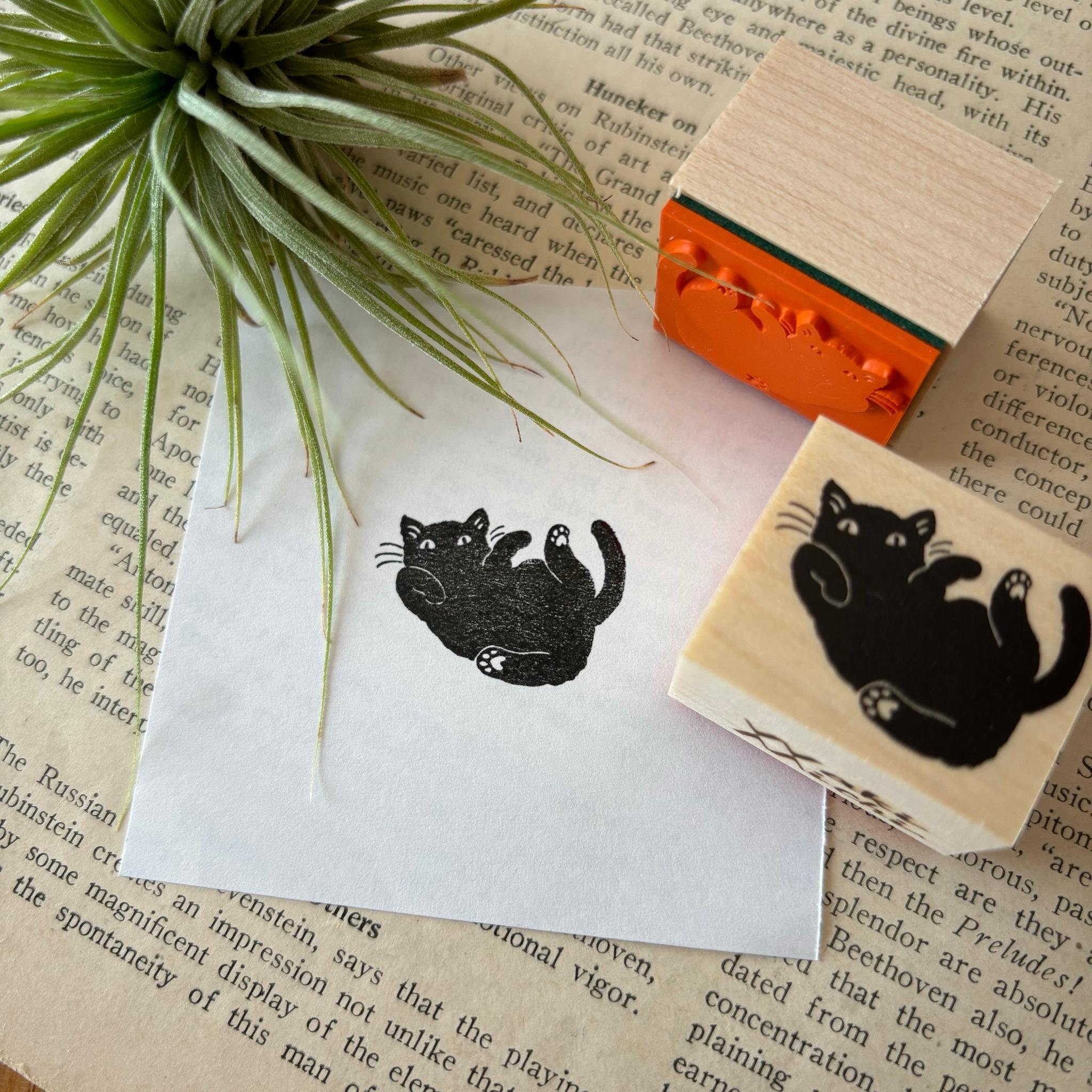 【ラバースタンプ】　へそ天ゴロゴロ黒猫はんこ1枚目の画像